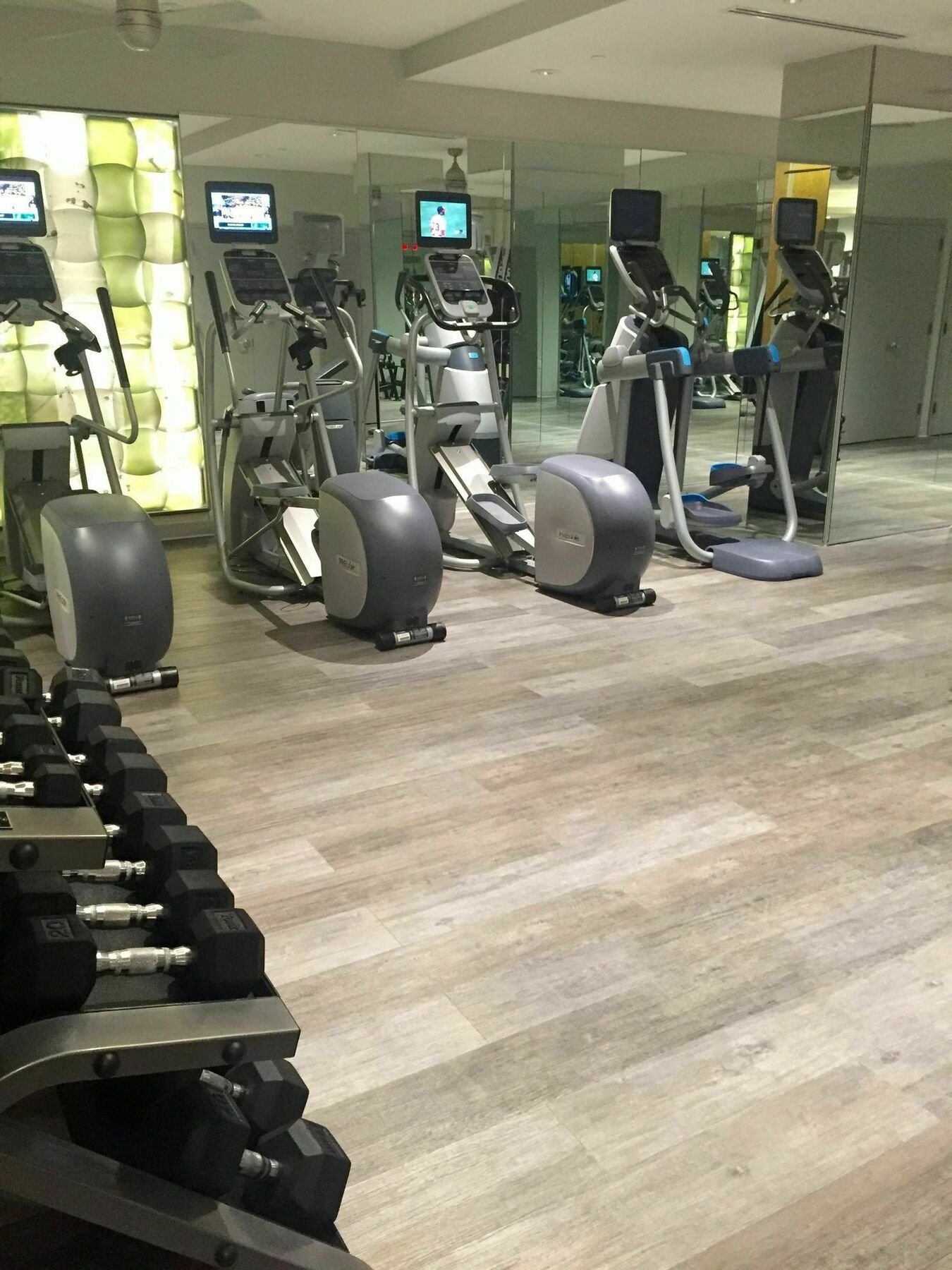 Executive Apartments At The Tellus Арлингтън Екстериор снимка